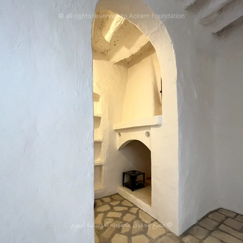 إِنّايَنْ آمّاس نْ تادّارْتْ - صورة في تادّارت (المنزل التقليدي المزابي) - آناليجيتال (Analygital.com)