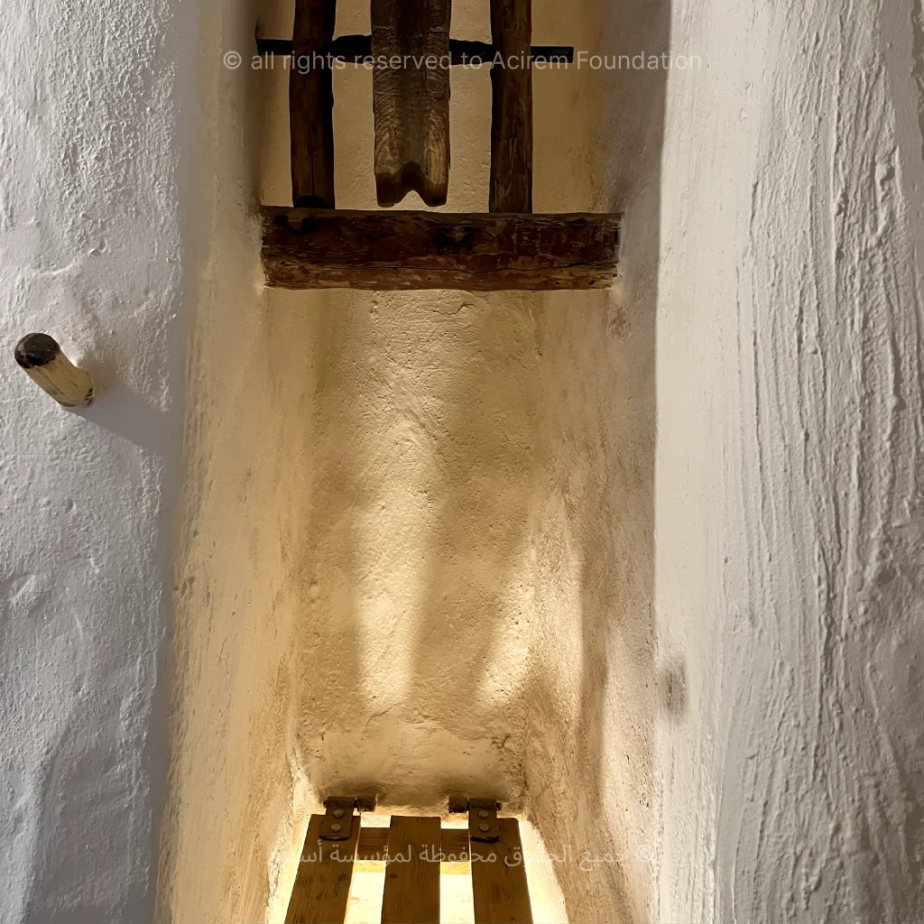 تِيرَسْتْ آمّاس نْ تادّارْتْ - صورة في تادّارت (المنزل التقليدي المزابي) - آناليجيتال (Analygital.com)